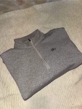 Alo Quarter-Zip Pullover in Heather Gray